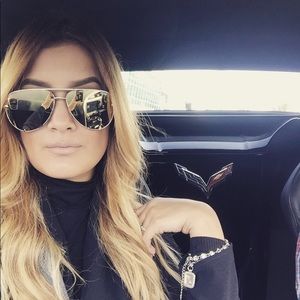 Meet your Posher, Cintia